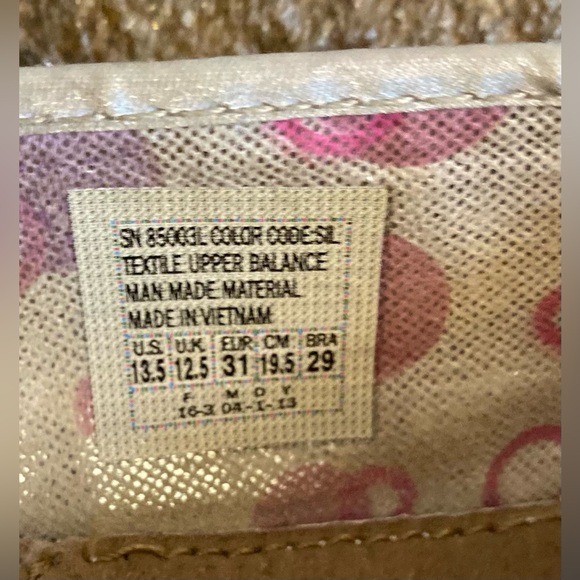 Girls SILVER IRIDESCENT BOBS size 13.5 ( youth ) with box - Picture 12 of 12